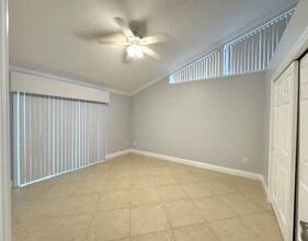 5372 Eagle Lake Dr in Palm Beach Gardens, FL - Building Photo - Building Photo