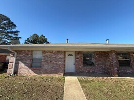 31 Dawn St in Longview, TX - Building Photo