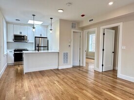 62 N Margin St, Unit 5 Apartamentos