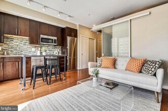 1320 Fenwick Ln, Unit 610 in Silver Spring, MD - Building Photo - Building Photo