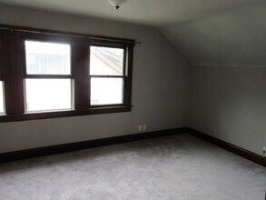 210 Frame Ave, Unit Duplex Upper in Waukesha, WI - Building Photo - Building Photo