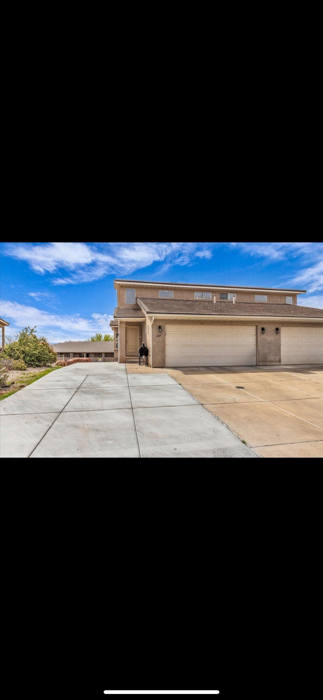 property at 1277 W Las Hurdes Dr