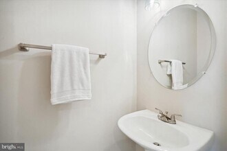 5186 Fiery Dawn Ct in Centreville, VA - Building Photo - Building Photo