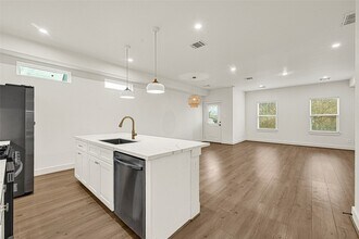 1405 E 33rd St, Unit A in Houston, TX - Foto de edificio - Building Photo