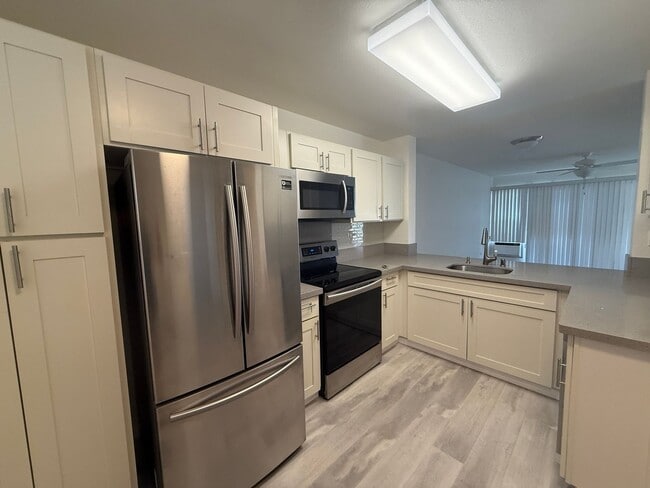 3075 Ala Poha Pl in Honolulu, HI - Building Photo - Building Photo