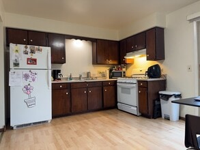 1253 Getzelman Dr in Elgin, IL - Building Photo - Building Photo