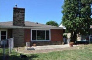 1564 Greentree Rd in Pittsburgh, PA - Building Photo