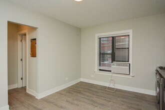 434.5 W Belden Ave, Unit 302B in Chicago, IL - Building Photo - Building Photo
