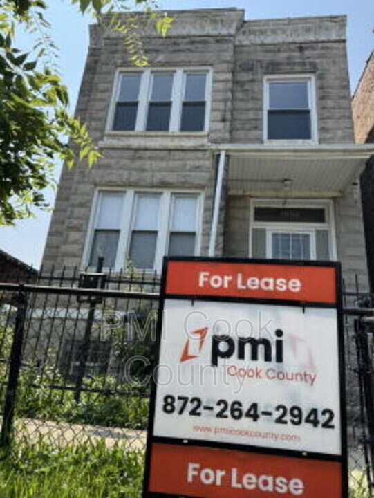 1950 S Trumbull Ave in Chicago, IL - Building Photo