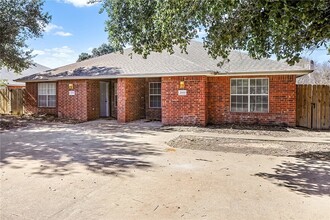 2000 Legacy Ln in College Station, TX - Building Photo - Building Photo