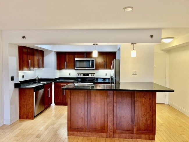 1600 Beacon St in Brookline, MA - Building Photo - Building Photo