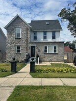 309 S Broadway in Lindenhurst, NY - Building Photo