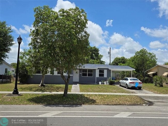 2221 Sunset Strip in Sunrise, FL - Foto de edificio - Building Photo