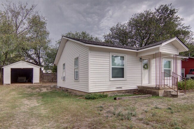 910 Liberty St in Weatherford, TX - Building Photo - Building Photo