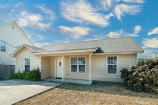 108 Live Oak Cir in Bertram, TX - Building Photo