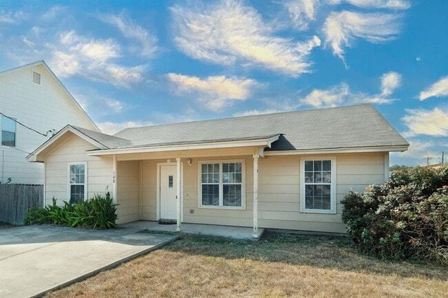 property at 108 Live Oak Cir