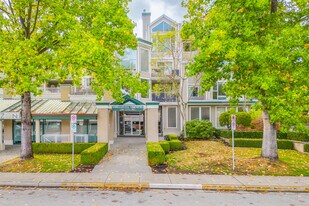 Edgepark Manor in Pitt Meadows, BC - Building Photo