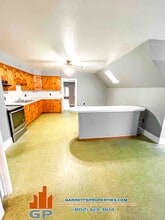 24 Steeple Pl, Unit 4 in St Johnsbury, VT - Foto de edificio - Building Photo