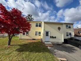17 Elm St, Unit 19B in Middletown, CT - Building Photo
