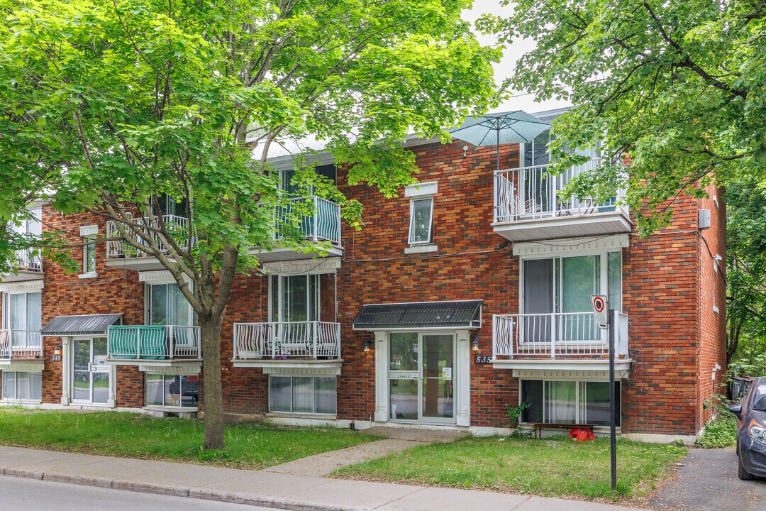 545 Fleury Rue O in Montréal, QC - Building Photo