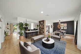 8007 Roos Rd in Houston, TX - Building Photo - Building Photo