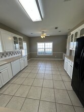 951 Mikeska Ln in Bellville, TX - Foto de edificio - Building Photo