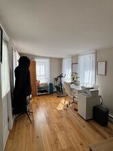 34-1 Savoy Ave, Unit 1 in Dracut, MA - Foto de edificio - Building Photo