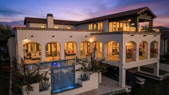 127 Applehead Island Dr in Horseshoe Bay, TX - Building Photo