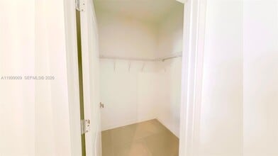 627 NE 1st Ave in Florida City, FL - Building Photo - Building Photo