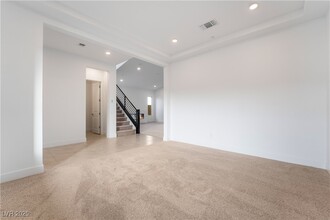 5022 Slatestone St in Las Vegas, NV - Foto de edificio - Building Photo