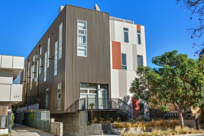 140 S Gramercy Pl in Los Angeles, CA - Building Photo - Building Photo