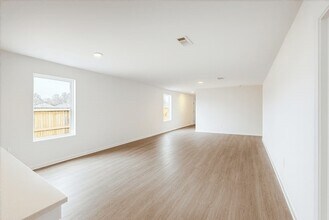 861 Vlg Brk Dr in Willis, TX - Building Photo - Building Photo