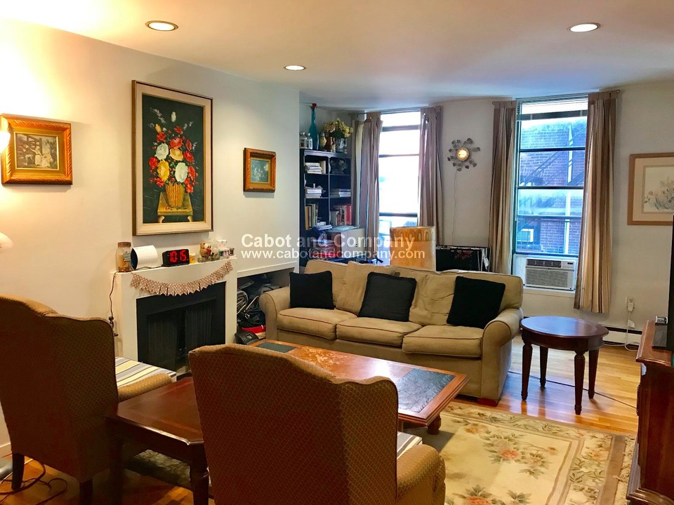 407 Marlborough St, Unit #2B in Boston, MA - Building Photo