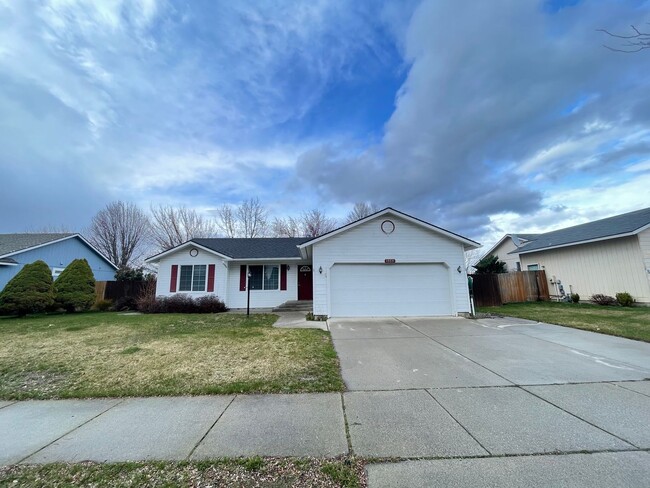 property at 1359 Tanager Ave
