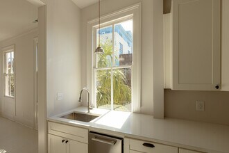 82 Wentworth St, Unit C in Charleston, SC - Building Photo - Building Photo