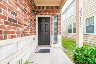2818 Windy Thicket Ln in Houston, TX - Foto de edificio - Building Photo