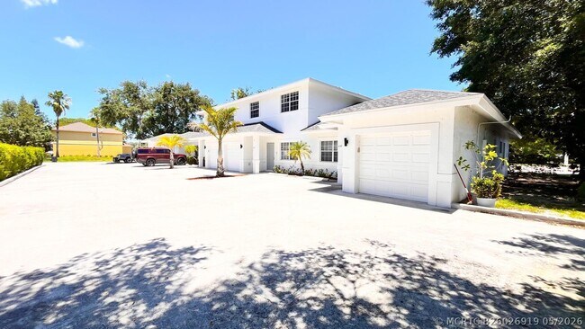 property at 1440 Hawthorne Pl