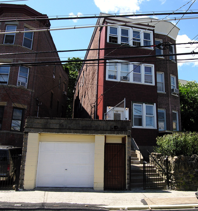 44 Maple St in Yonkers, NY - Building Photo