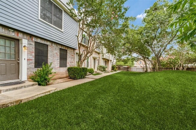 12325 Los Indios Trail in Austin, TX - Building Photo - Building Photo