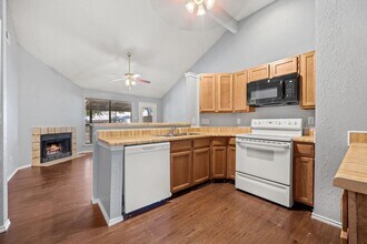 3017 Hilltop Dr-Unit -3017 Hilltop Dr. in Euless, TX - Building Photo - Building Photo