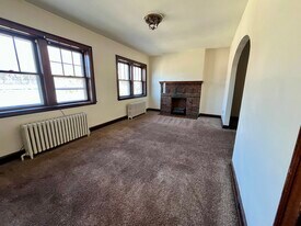 5011 Noblestown Rd, Unit 5011 in Oakdale, PA - Building Photo