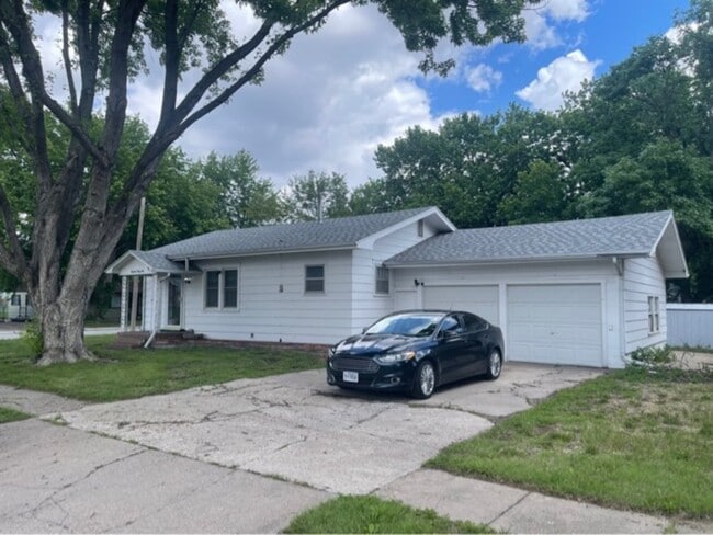 property at 1346 N Hewett Ave