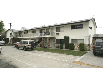 9462 Oak St in Bellflower, CA - Building Photo - Building Photo