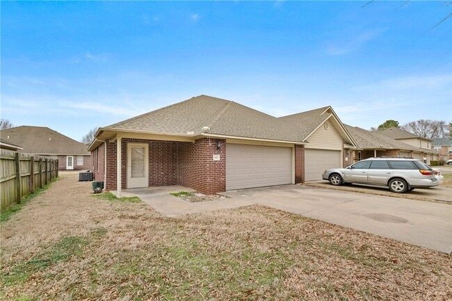 1667 Evening Shade Dr in Fayetteville, AR - Building Photo - Building Photo