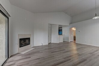 5056 S Rainbow Blvd in Las Vegas, NV - Building Photo - Building Photo