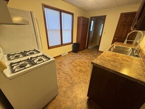 317 18th Ave in Moline, IL - Building Photo - Building Photo