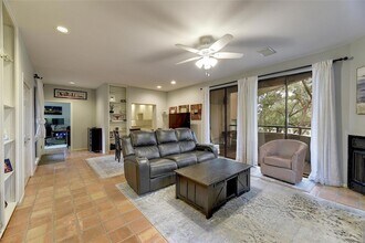 1735 Spyglass Dr, Unit 117 in Austin, TX - Building Photo - Building Photo