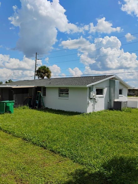 21440 Midway Blvd in Port Charlotte, FL - Building Photo - Building Photo