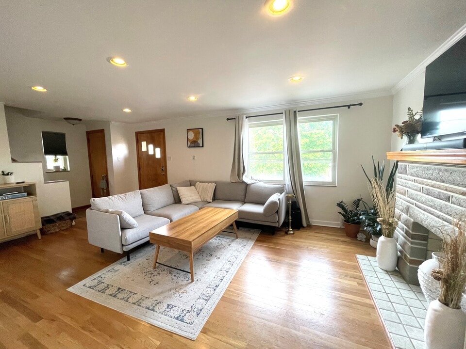 1041 Berkshire Ave in Pittsburgh, PA - Building Photo