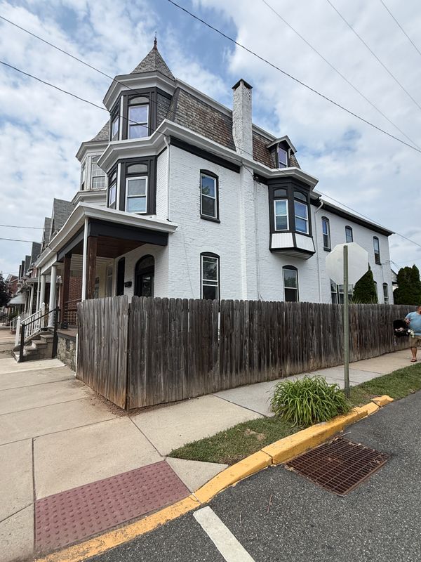 339 E Philadelphia Ave in Boyertown, PA - Foto de edificio - Building Photo